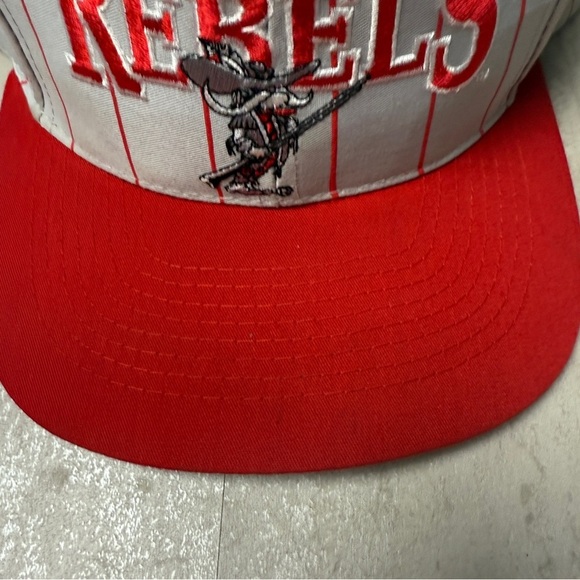 Vintage UNLV Runnin' Rebels hat pinstripe snapback cap 90's - Picture 2 of 8